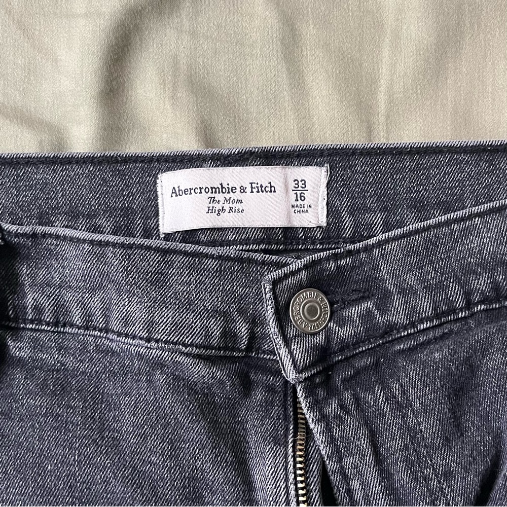 A&F High Rise Mom Jeans - Picture 3 of 5